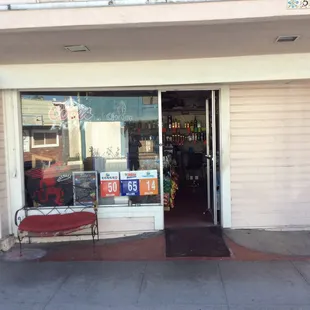 The Little Liquor store on the peninsula in Long Beach