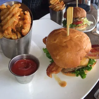 FARMHOUSE BURGER