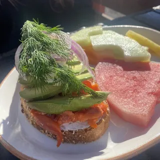 SMOKED SALMON TOAST