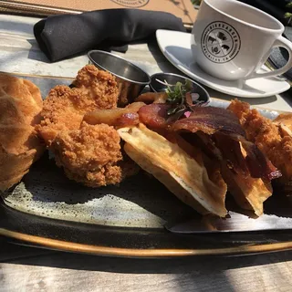 FRIED CHICKEN & WAFFLES