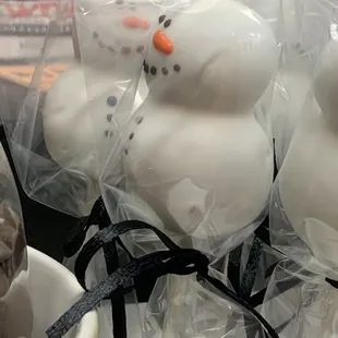 Adorable snowman cake pop