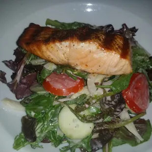 Grilled Salmon Salad