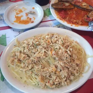 Linguini with White Clam Sauce (or Red)