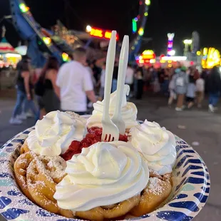 BFF 2022, The famous funnel cake 5/5 Stars!