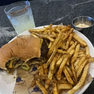 Burger and la hacienda