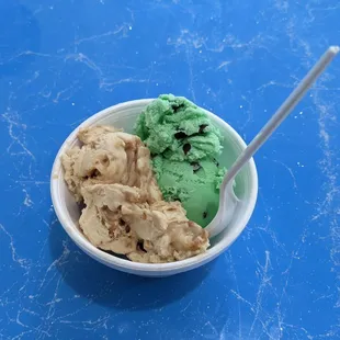 2 scoops of ice cream