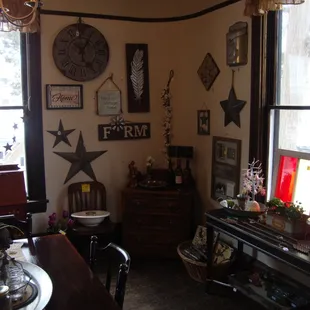 Another 1st floor vendor area.