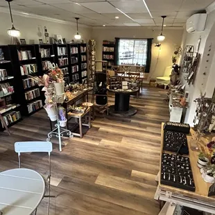 Sitting area, books, souvenirs and handmade jewelry and dried floral bouquets