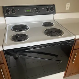 Broken stove when I moved in, still not fixed months later