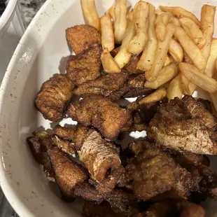 Fish under seasoned and dirty grease.