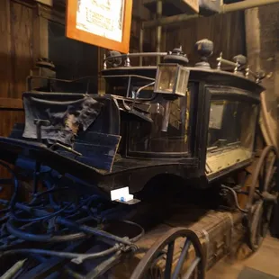 herse trimmed on gold