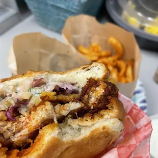FRIED CHICKEN SANDWICH CURLY