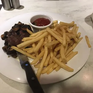 Grilled filet mignon with crisp fries and garlic mushrooms