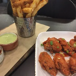 chicken wings and fried chicken, bbq chicken, bbq wings, chicken, chicken wings, fried chicken, poultry, food, fried chicken wings