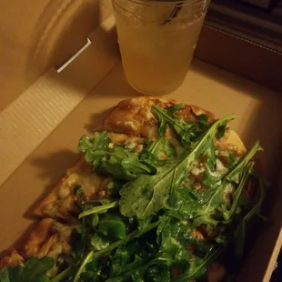 Fig caramelized onions flatbread with a Moscow mule..