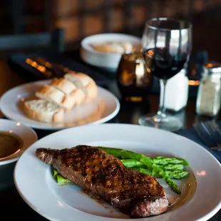 a steak and asparagus