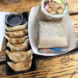 Dumplings and Double E sushi burrito (size mega)