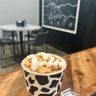 Smores lovers unite!  Bring on the chocolate, graham crackers and marshmellows!