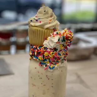 Confetti Cake Mason jars are amazing.