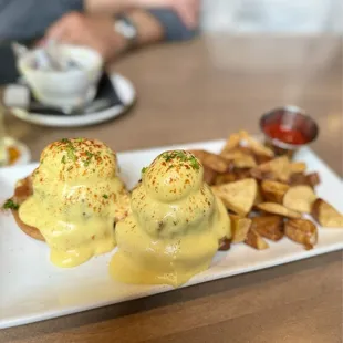 Crab cake Benedict