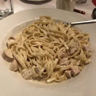 a plate of pasta with chicken