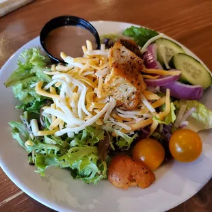 House salad, balsamic on the side.