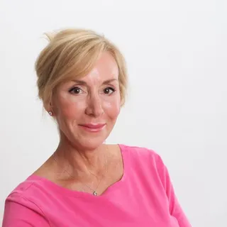 Elizabeth R.