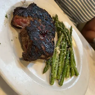 Ribeye with asparagus