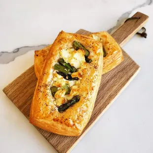 asparagus and cheese puff pastry