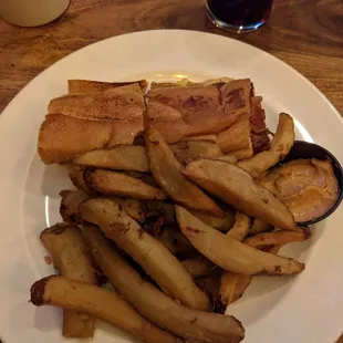 Cuban with garlic fries and a Guinness. Sandwich was delicious. Rest was uninspiring.