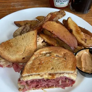 reuben with garlic fries