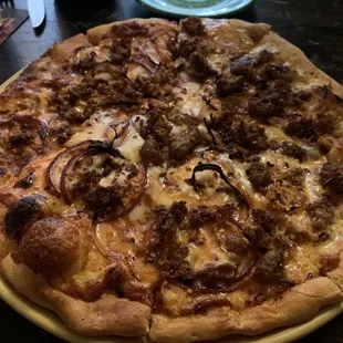 2023 version of El Diablo pizza. Good ingredients, good flavor, but the toppings slid off the crust.