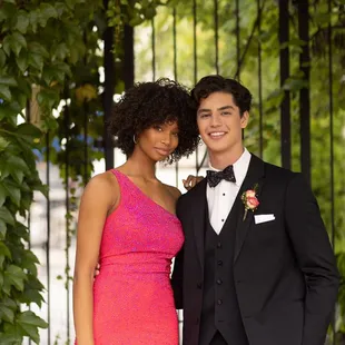 Prom suit and tuxedo rentals available at The Black Tie in Fresno, CA