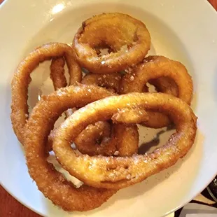 a plate of onion rings