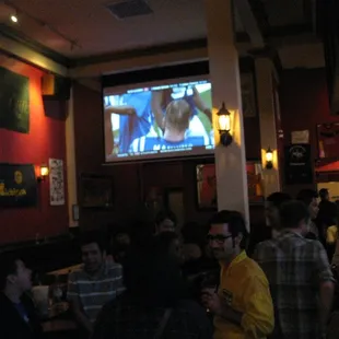 Nice BIG screen... perfect for game days! Y^_^Y