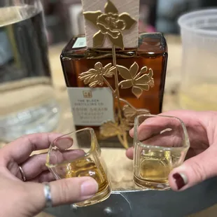 What a beautiful bottle of whiskey ! Doesn't taste bad either