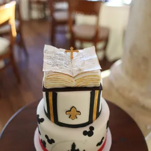 This was a groom&apos;s cake (New Orleans tradition) that I designed for my husband. Melanie did a GREAT job!