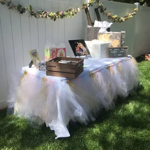Garden gift table