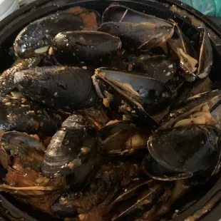 a bowl of mussels