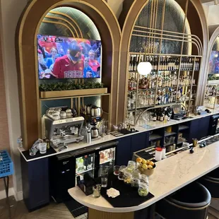 the bar area of a restaurant