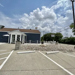 The Blue Heron Kitchen &amp; Pub