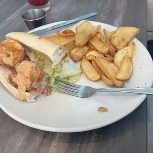 Shrimp poboy