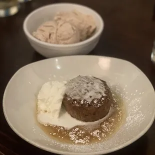 Sticky toffee and cinnamon ice cream