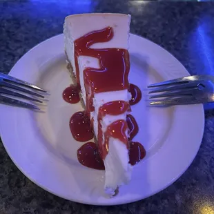 The cheesecake with raspberry sauce is very delicious!