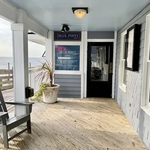 Front entrance to the restaurant - hook around to the left of the entrance and the walkway will take you to the back bar area