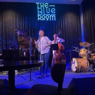 Pamela Hart sings at The Blue Room Jam Session August 15, 2022.