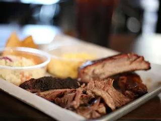 SmokinT's BBQ & Bar