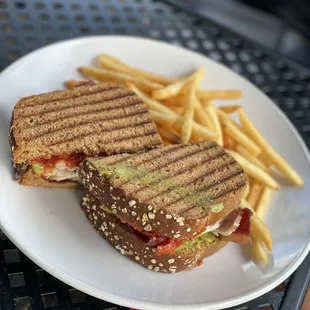 Club with weird sauce