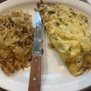 Veggie omelet and hash-browns