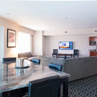 King Executive Suite. Living Room.